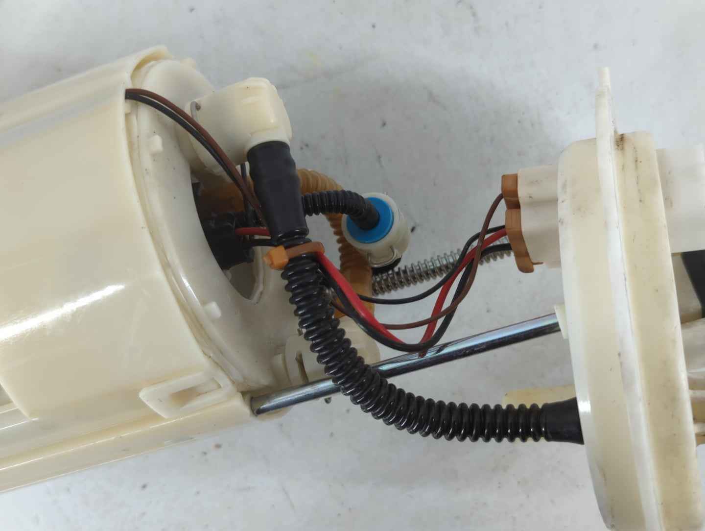 2011-2014 Hyundai Sonata Electrical Gas Fuel Pump Assembly - Oemusedautoparts1.com