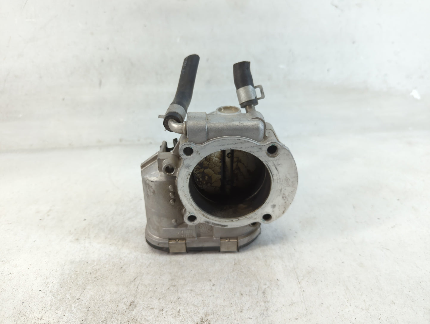 2011-2014 Hyundai Sonata Throttle Body P/N:35100-2G700 Fits Fits 2011 2012 2013 2014 2015 2016 OEM Used Auto Parts - Oemused