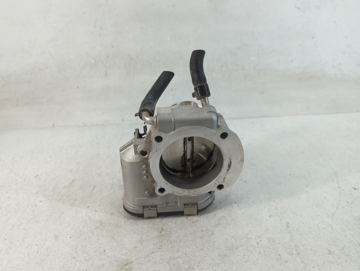 2011-2014 Hyundai Sonata Throttle Body P/N:35100-2G700 Fits Fits 2011 2012 2013 2014 2015 2016 OEM Used Auto Parts - Oemused
