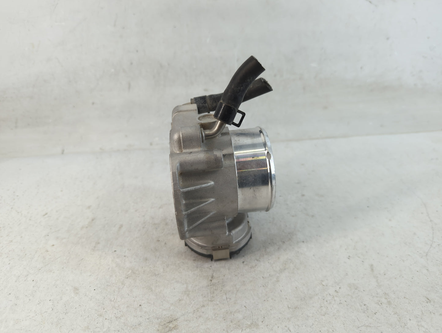 2011-2014 Hyundai Sonata Throttle Body P/N:35100-2G700 Fits Fits 2011 2012 2013 2014 2015 2016 OEM Used Auto Parts - Oemused
