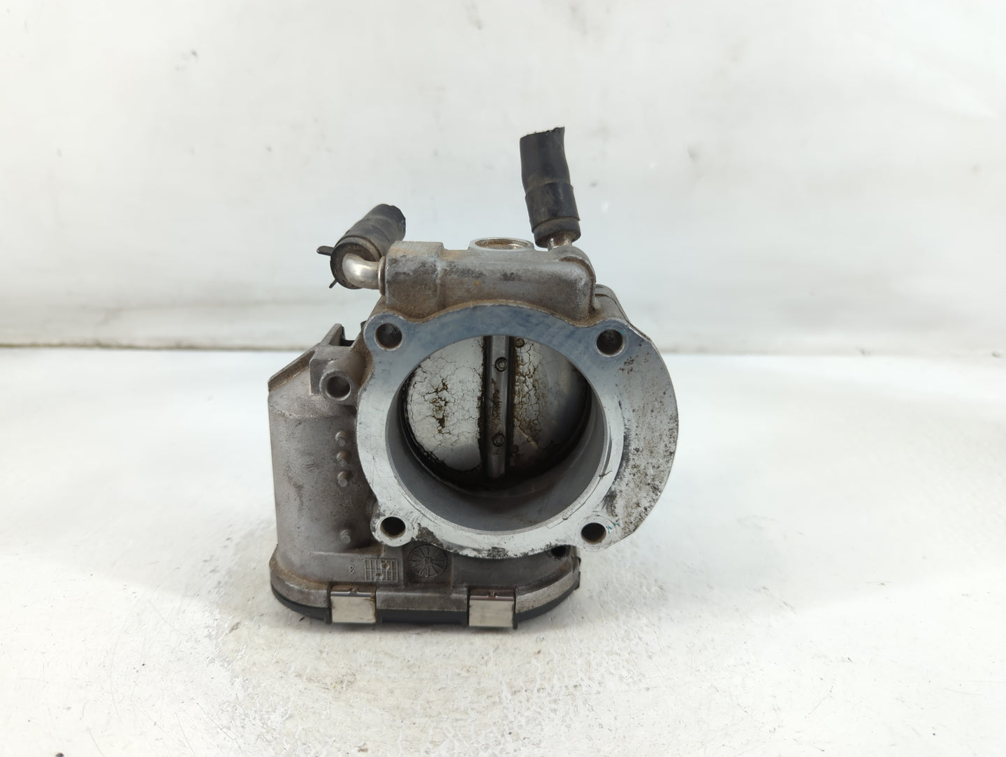 2011-2014 Hyundai Sonata Throttle Body P/N:35100-2G700 Fits Fits 2011 2012 2013 2014 2015 2016 OEM Used Auto Parts - Oemused