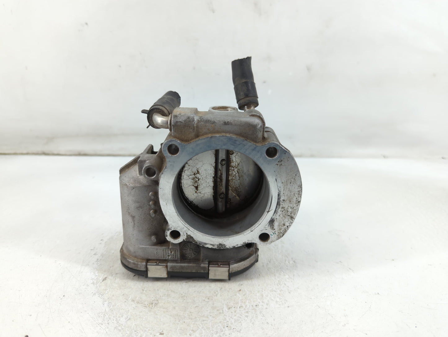 2011-2014 Hyundai Sonata Throttle Body P/N:35100-2G700 Fits Fits 2011 2012 2013 2014 2015 2016 OEM Used Auto Parts - Oemused