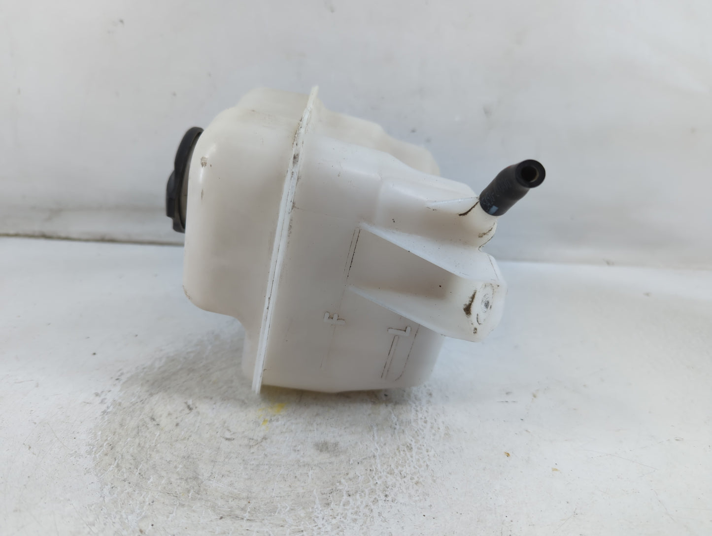 2011-2015 Hyundai Sonata Windshield Washer Fluid Reservoir Bottle Oem - Oemusedautoparts1.com