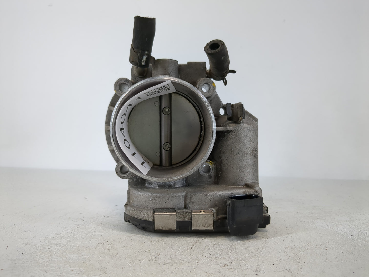 2010-2013 Hyundai Tucson Throttle Body P/N:35100-25400 Fits Fits 2006 2007 2008 2009 2010 2011 2012 2013 OEM Used Auto Parts