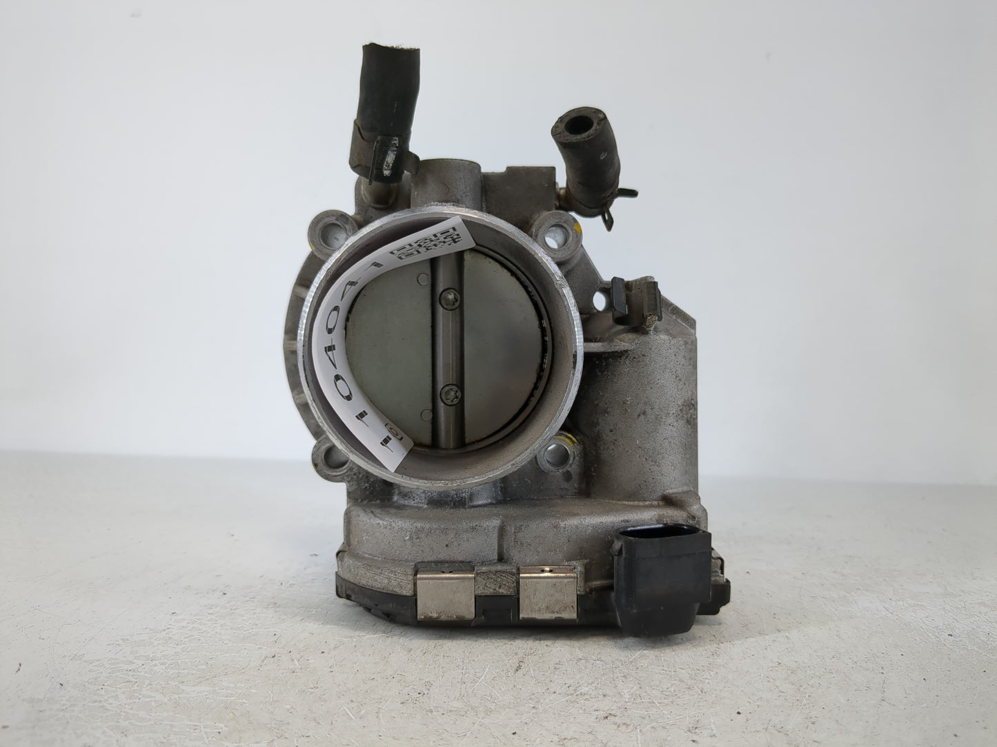 2010-2013 Hyundai Tucson Throttle Body P/N:35100-25400 Fits Fits 2006 2007 2008 2009 2010 2011 2012 2013 OEM Used Auto Parts