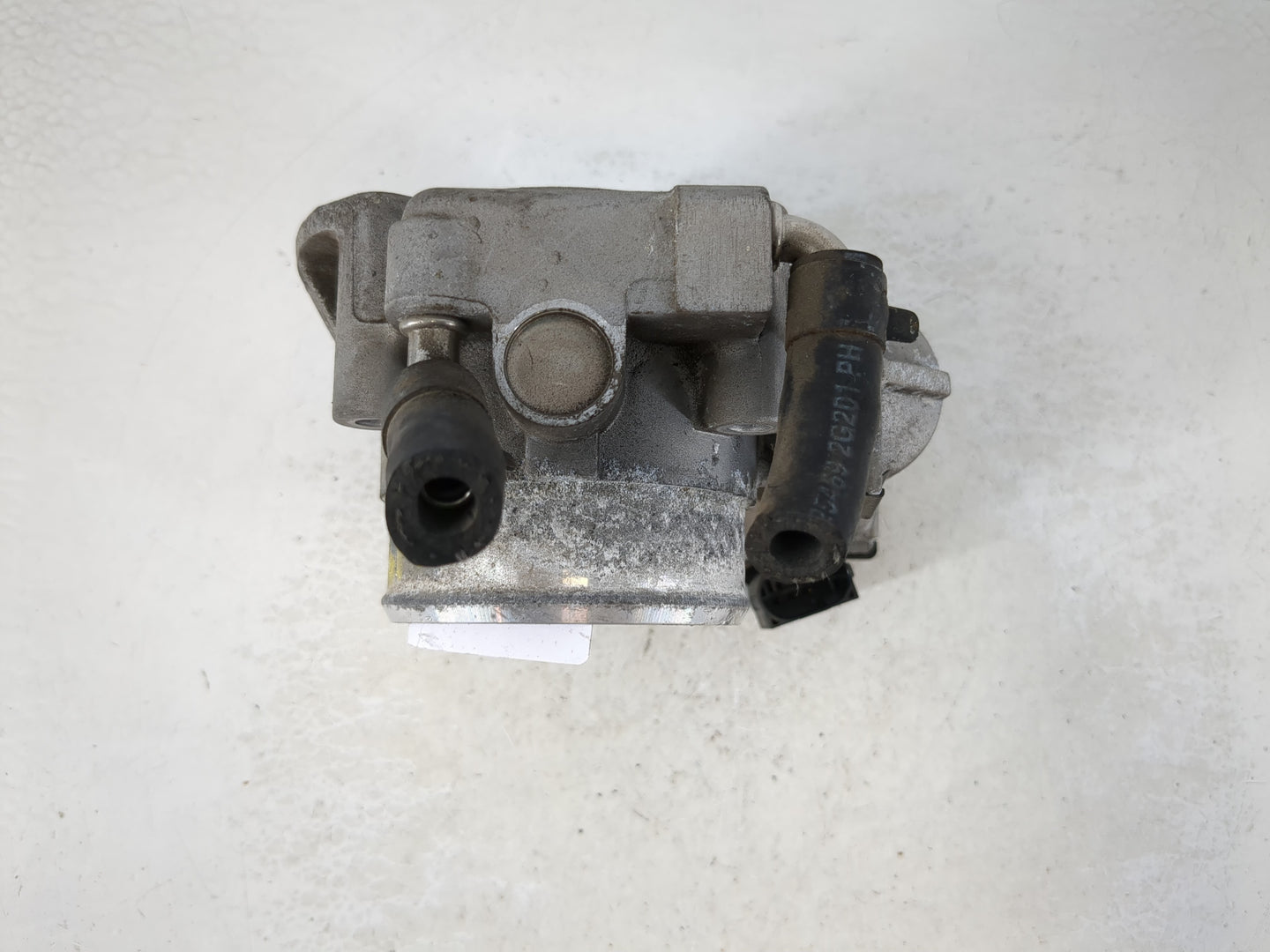 2010-2013 Hyundai Tucson Throttle Body P/N:35100-25400 Fits Fits 2006 2007 2008 2009 2010 2011 2012 2013 OEM Used Auto Parts