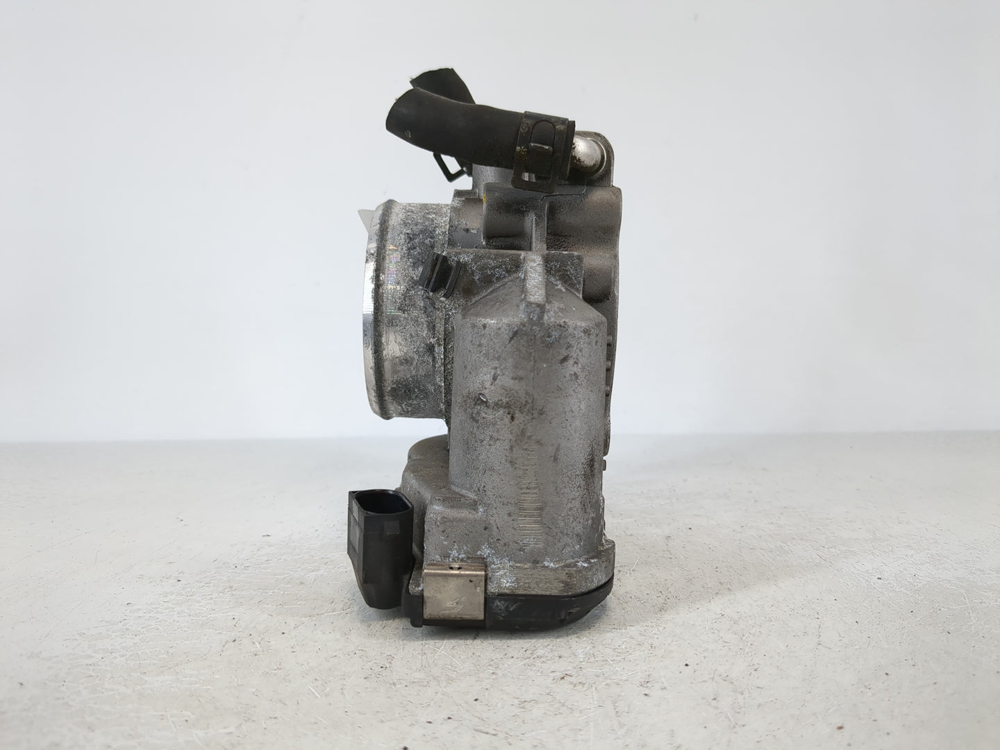 2010-2013 Hyundai Tucson Throttle Body P/N:35100-25400 Fits Fits 2006 2007 2008 2009 2010 2011 2012 2013 OEM Used Auto Parts