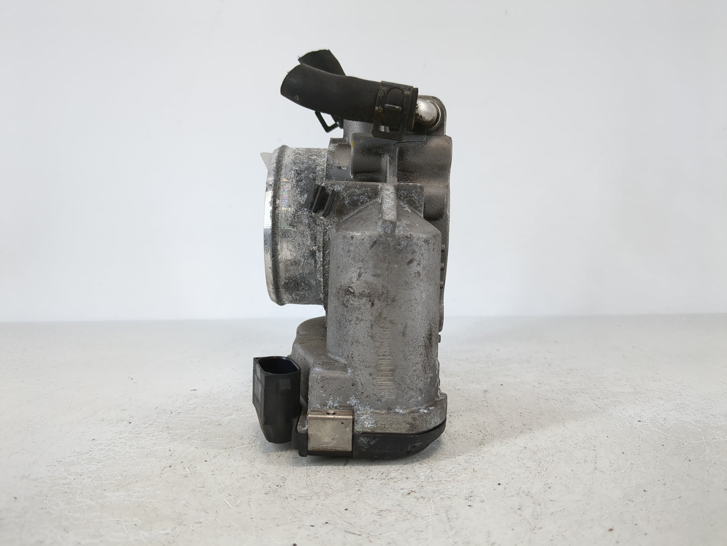 2010-2013 Hyundai Tucson Throttle Body P/N:35100-25400 Fits Fits 2006 2007 2008 2009 2010 2011 2012 2013 OEM Used Auto Parts