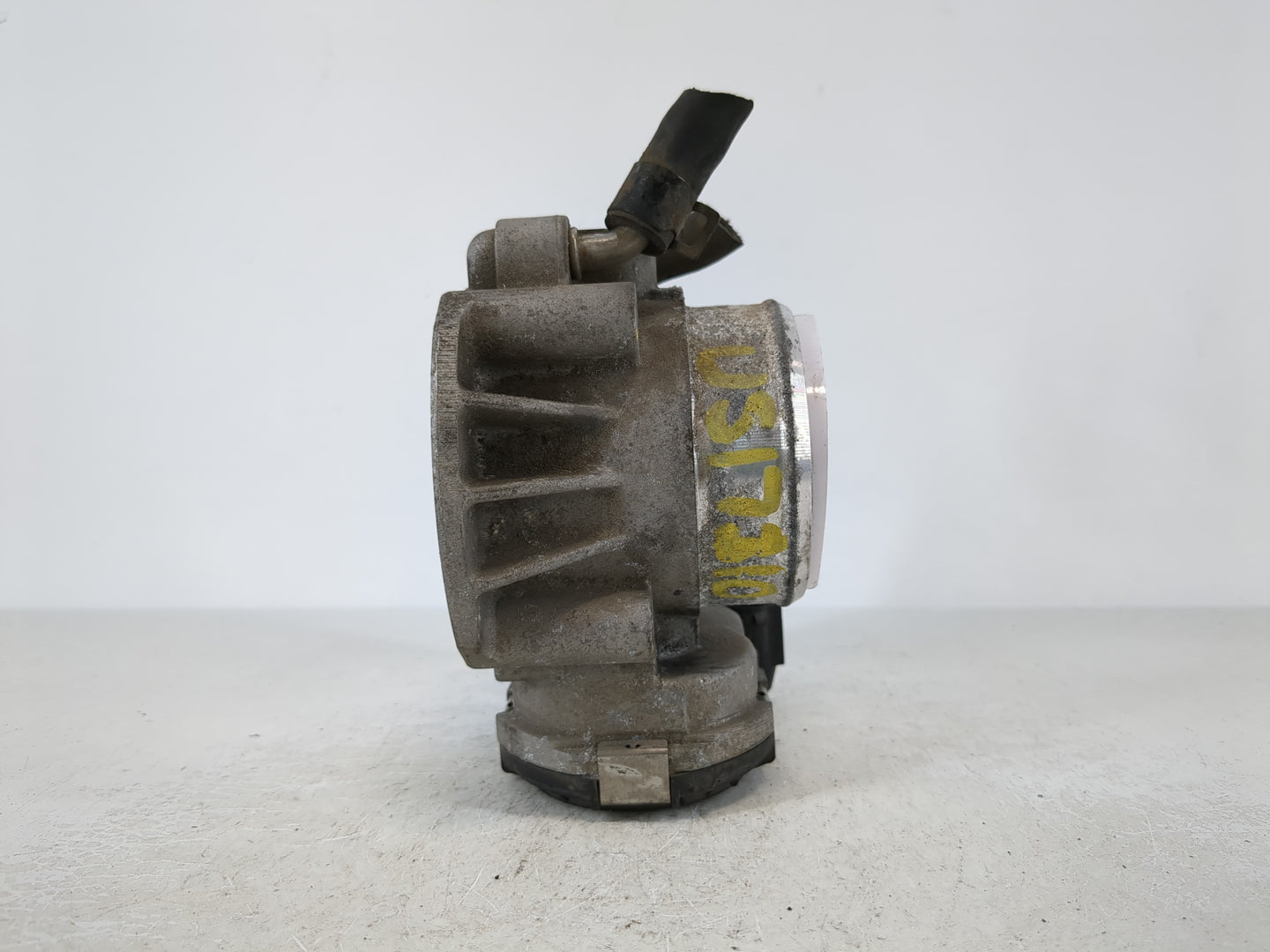 2010-2013 Hyundai Tucson Throttle Body P/N:35100-25400 Fits Fits 2006 2007 2008 2009 2010 2011 2012 2013 OEM Used Auto Parts