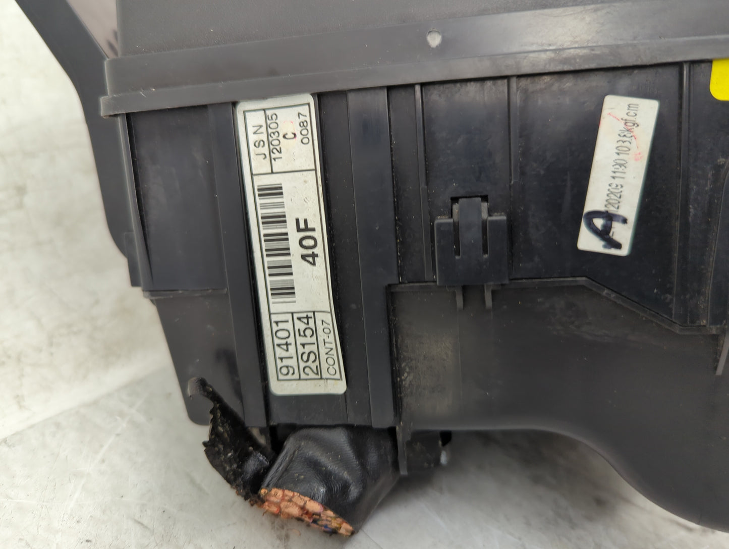 2011-2013 Hyundai Tucson Fusebox Fuse Box Panel Relay Module P/N:91401 2S154 Fits Fits 2011 2012 2013 OEM Used Auto Parts - 