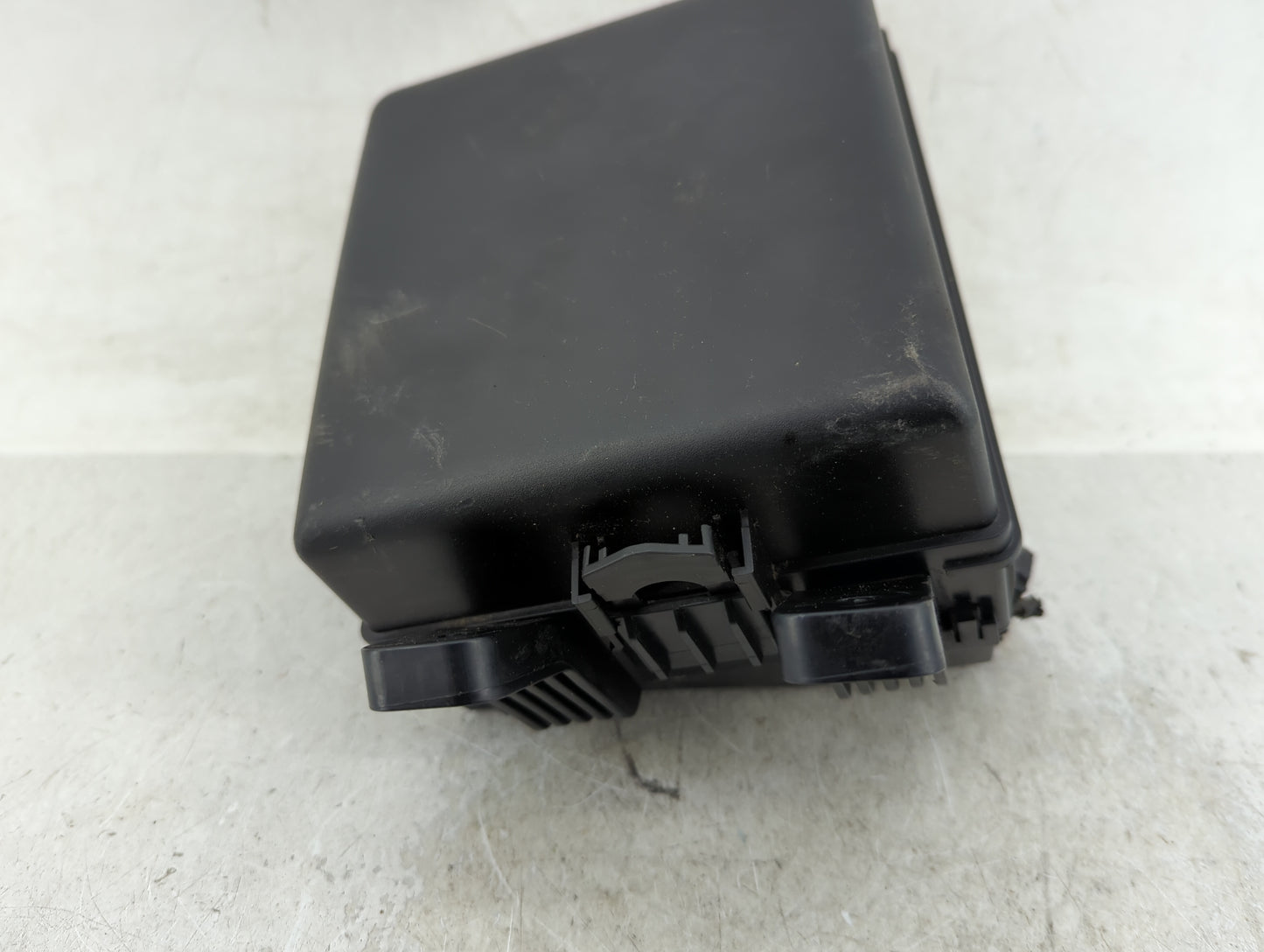 2011-2013 Hyundai Tucson Fusebox Fuse Box Panel Relay Module P/N:91401 2S154 Fits Fits 2011 2012 2013 OEM Used Auto Parts - 