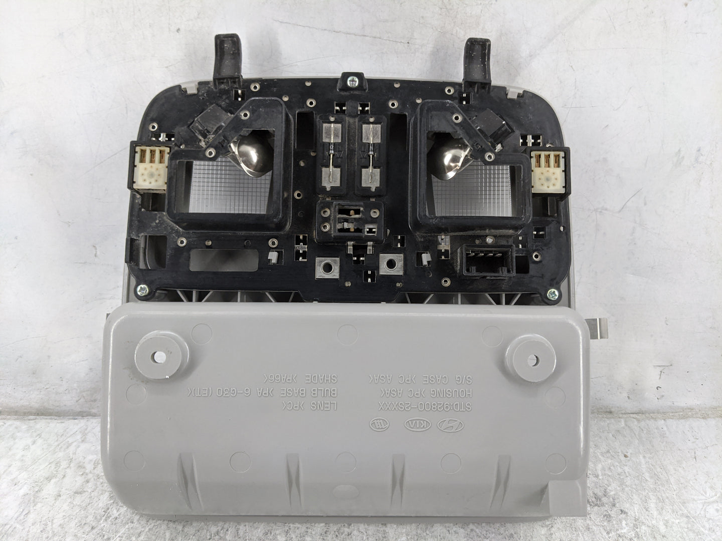 2010-2016 Hyundai Tucson Overhead Roof Console Gray 1478345 - Oemusedautoparts1.com