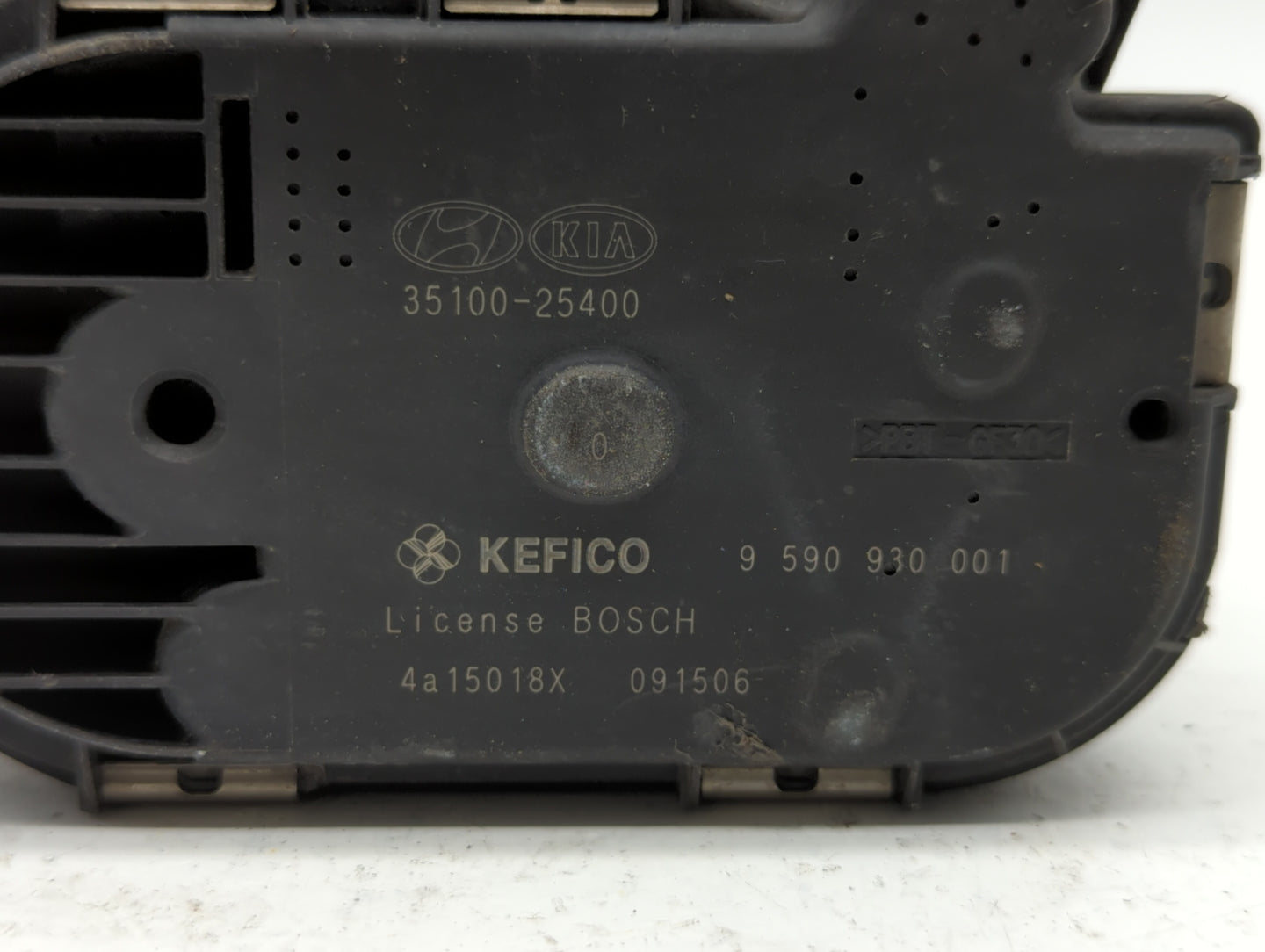 2010-2013 Hyundai Tucson Throttle Body P/N:35100-25400 35100-25200 Fits Fits 2006 2007 2008 2009 2010 2011 2012 2013 OEM Use