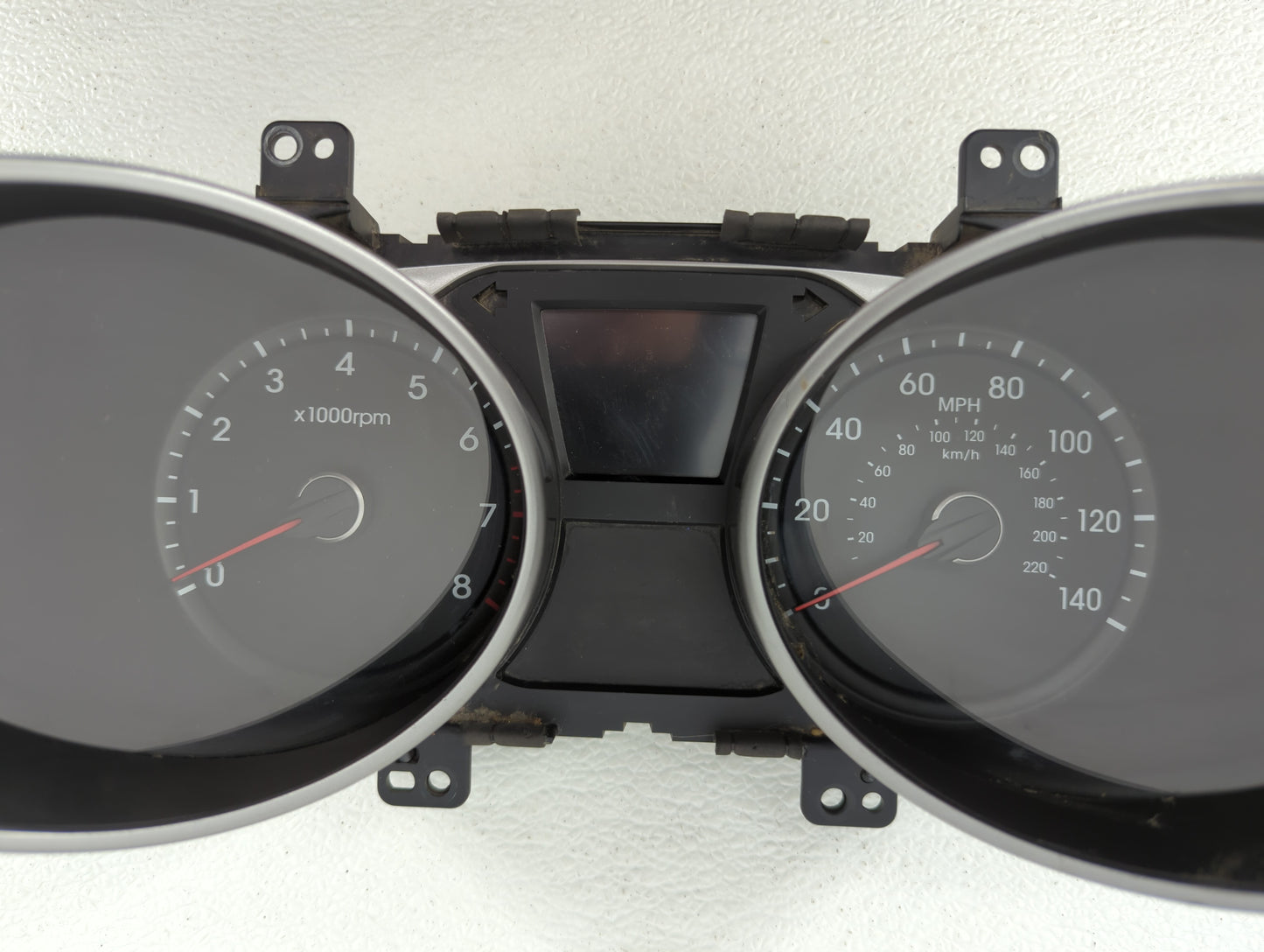 2010-2013 Hyundai Tucson Instrument Cluster Speedometer Gauges P/N:94001-2S580 94001-2S585 Fits Fits 2010 2011 2012 2013 OEM