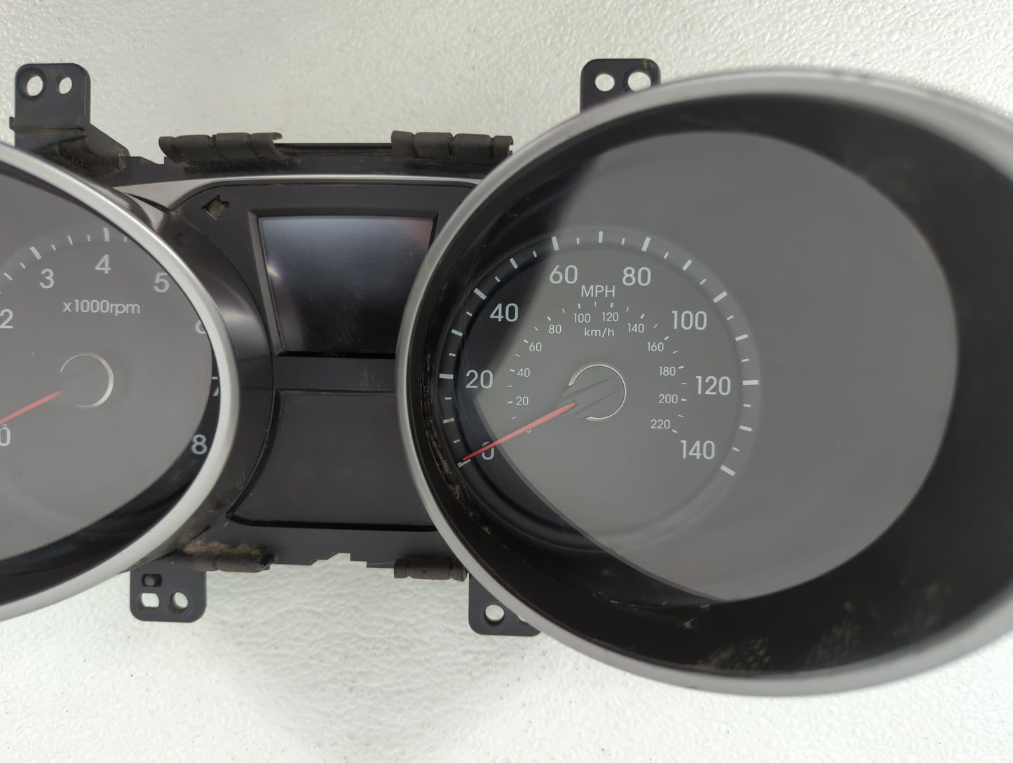2010-2013 Hyundai Tucson Instrument Cluster Speedometer Gauges P/N:94001-2S580 94001-2S585 Fits Fits 2010 2011 2012 2013 OEM
