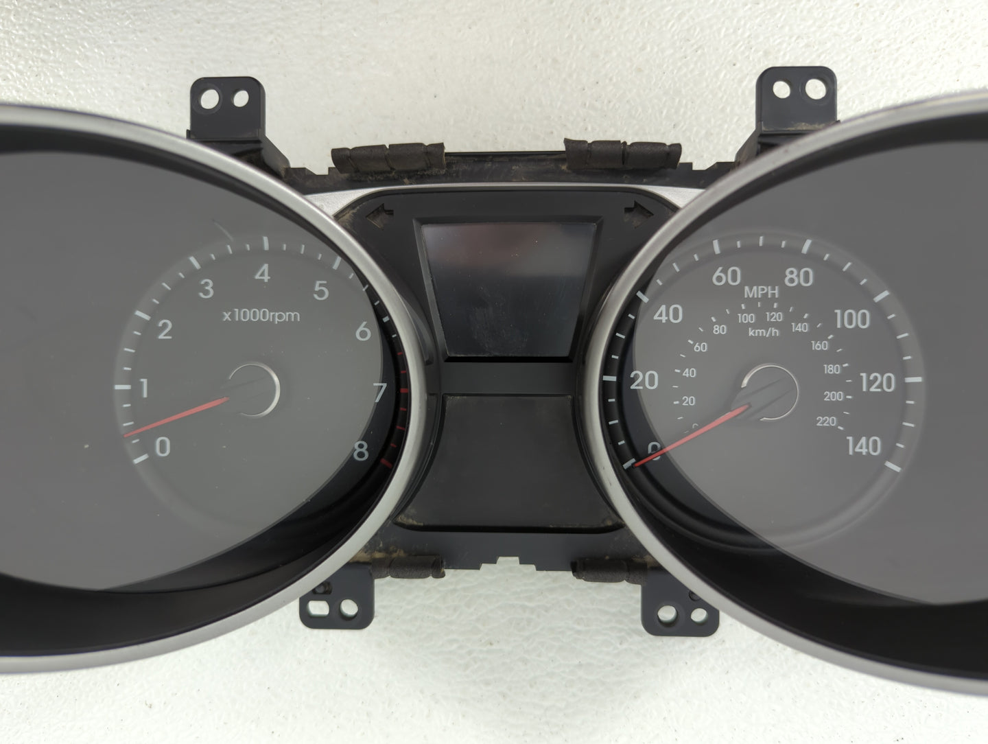 2010-2013 Hyundai Tucson Instrument Cluster Speedometer Gauges P/N:94001-2S580 94001-2S585 Fits Fits 2010 2011 2012 2013 OEM
