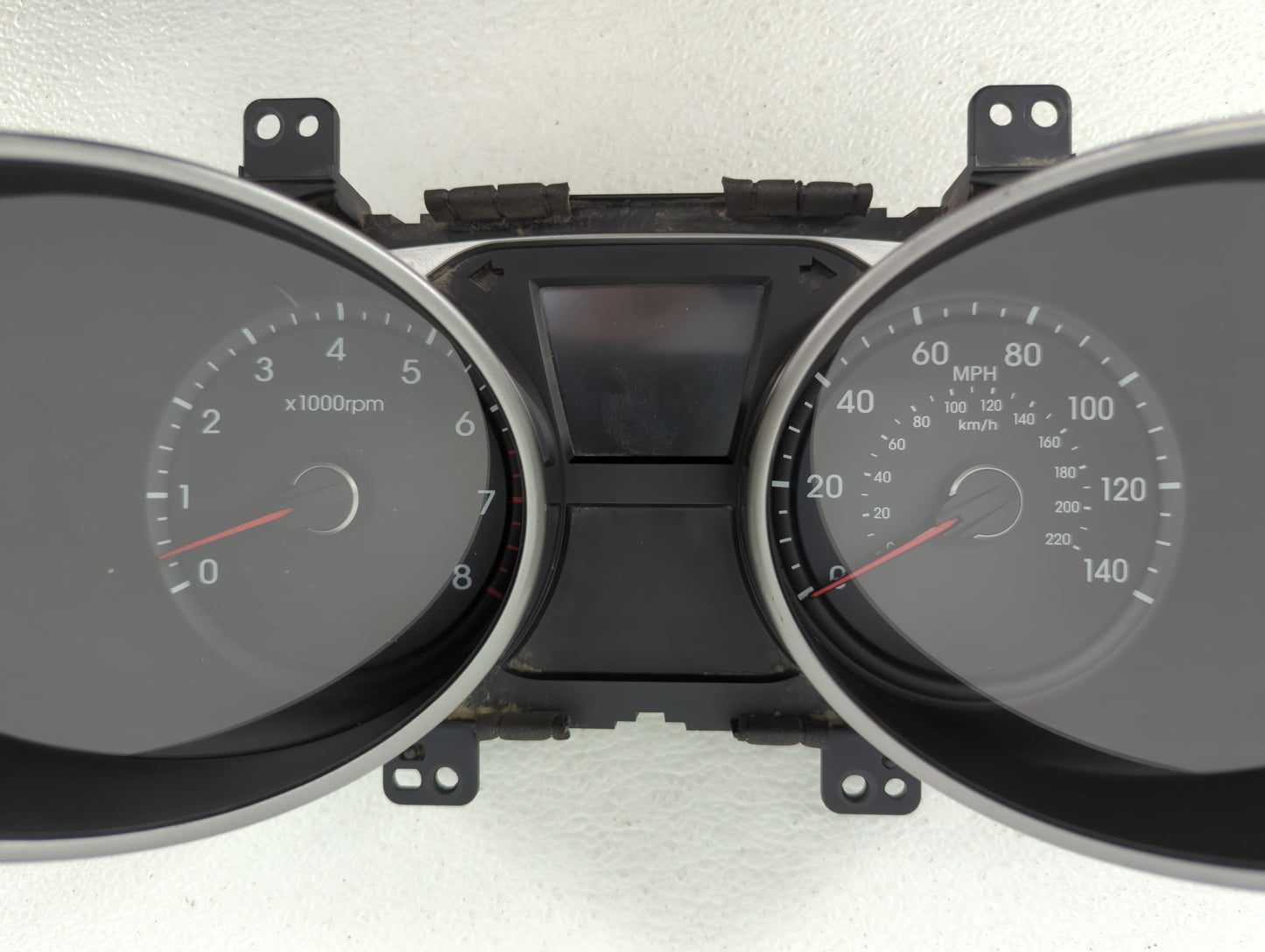 2010-2013 Hyundai Tucson Instrument Cluster Speedometer Gauges P/N:94001-2S580 94001-2S585 Fits Fits 2010 2011 2012 2013 OEM