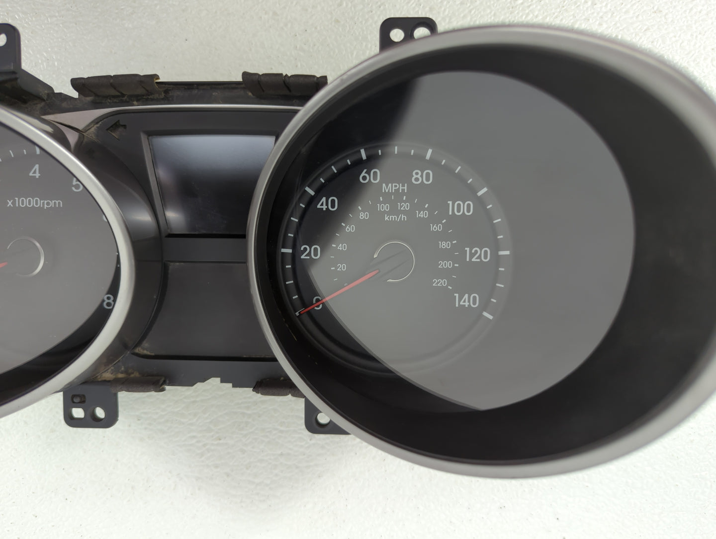 2010-2013 Hyundai Tucson Instrument Cluster Speedometer Gauges P/N:94001-2S580 94001-2S585 Fits Fits 2010 2011 2012 2013 OEM