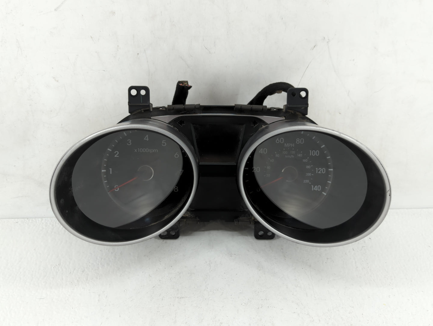 2010-2013 Hyundai Tucson Instrument Cluster Speedometer Gauges P/N:94001-2S580 94001-2S585 Fits Fits 2010 2011 2012 2013 OEM