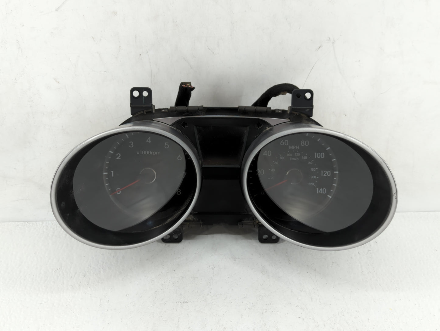2010-2013 Hyundai Tucson Instrument Cluster Speedometer Gauges P/N:94001-2S580 94001-2S585 Fits Fits 2010 2011 2012 2013 OEM