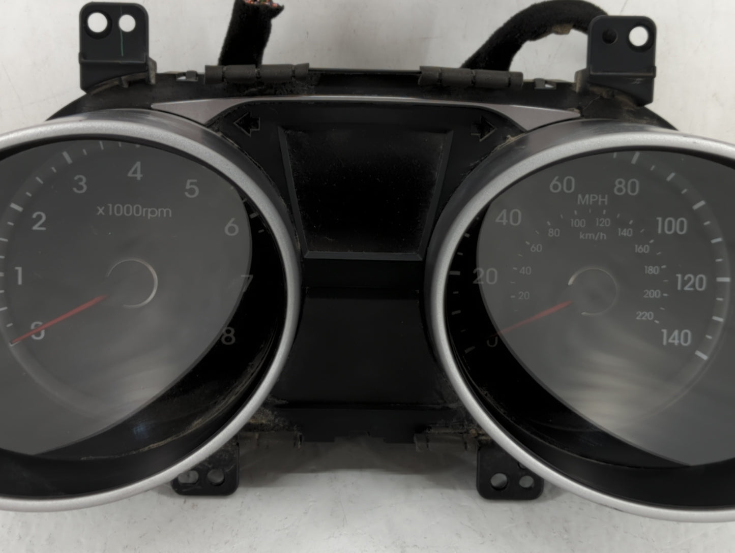2010-2013 Hyundai Tucson Instrument Cluster Speedometer Gauges P/N:94001-2S580 94001-2S585 Fits Fits 2010 2011 2012 2013 OEM