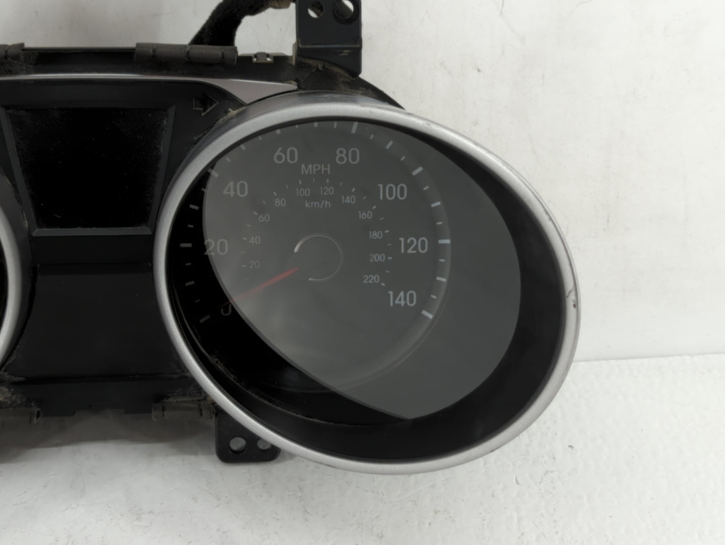 2010-2013 Hyundai Tucson Instrument Cluster Speedometer Gauges P/N:94001-2S580 94001-2S585 Fits Fits 2010 2011 2012 2013 OEM