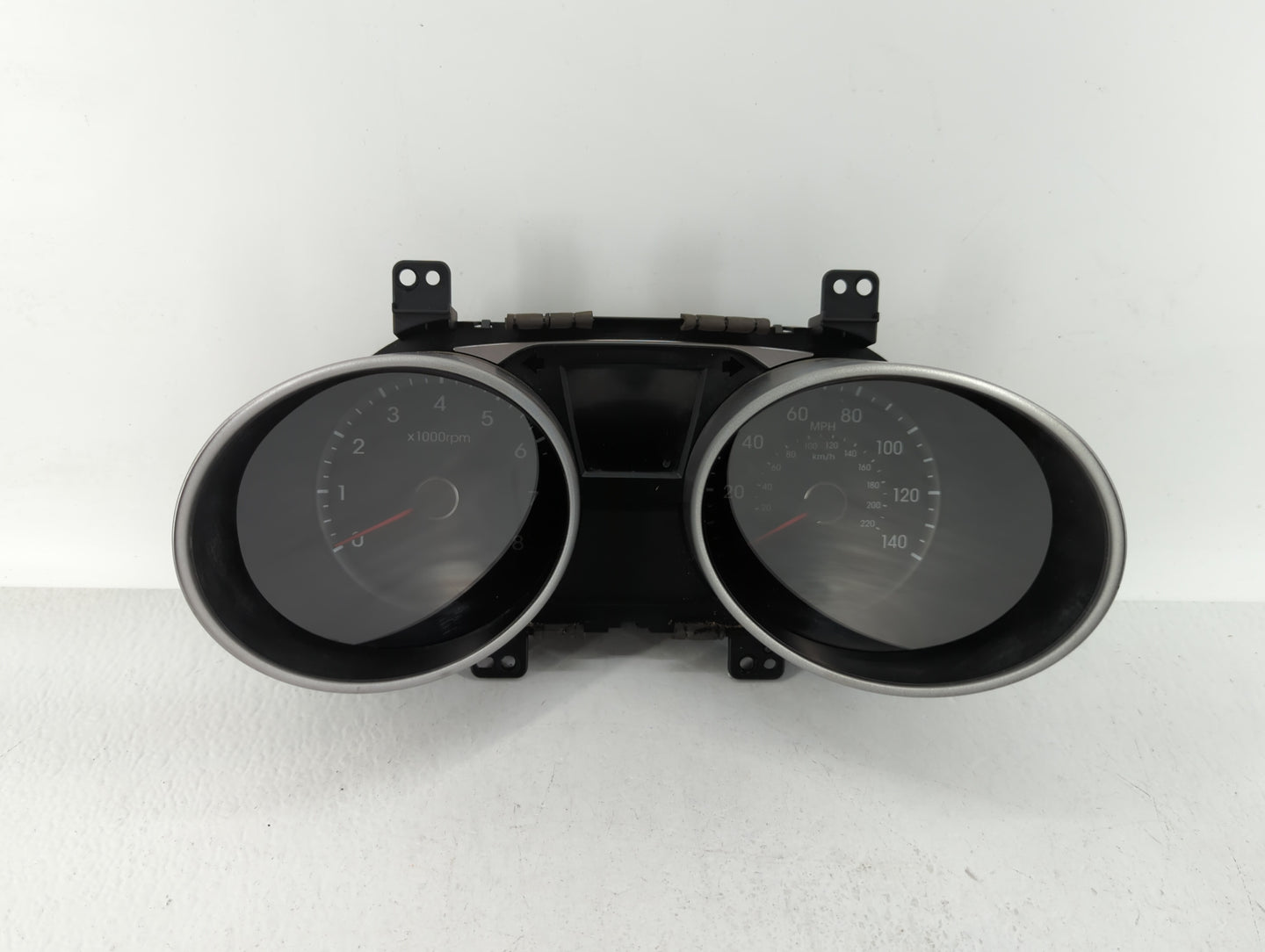2010-2013 Hyundai Tucson Instrument Cluster Speedometer Gauges P/N:94001-2S580 94001-2S585 Fits Fits 2010 2011 2012 2013 OEM