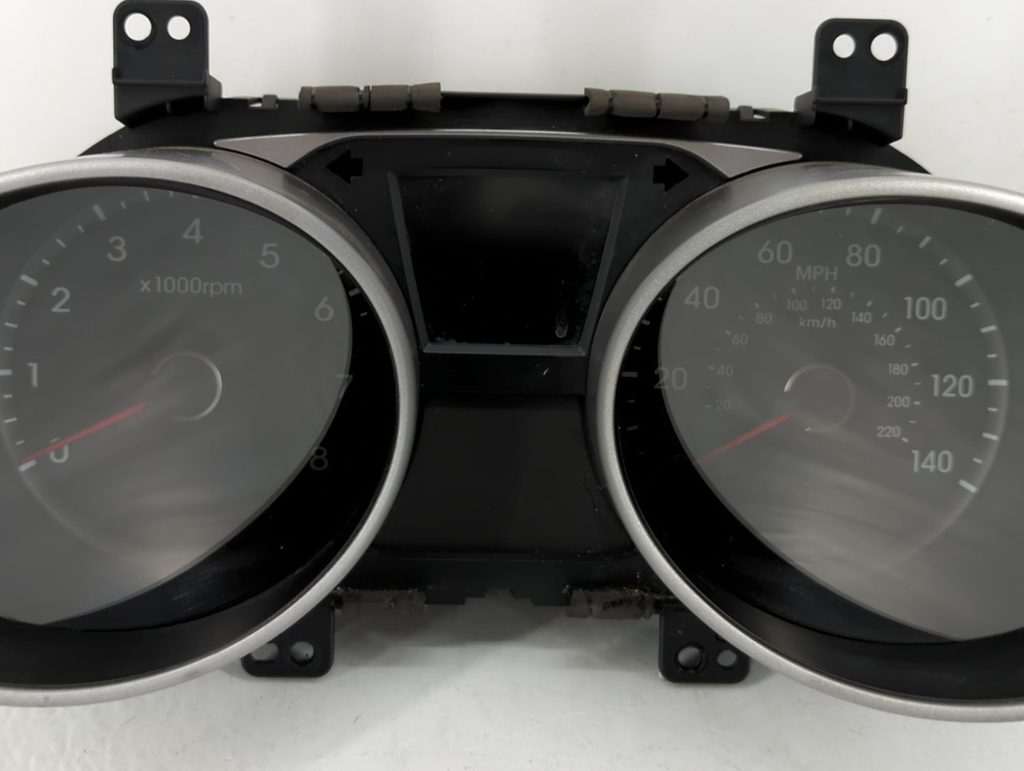 2010-2013 Hyundai Tucson Instrument Cluster Speedometer Gauges P/N:94001-2S580 94001-2S585 Fits Fits 2010 2011 2012 2013 OEM