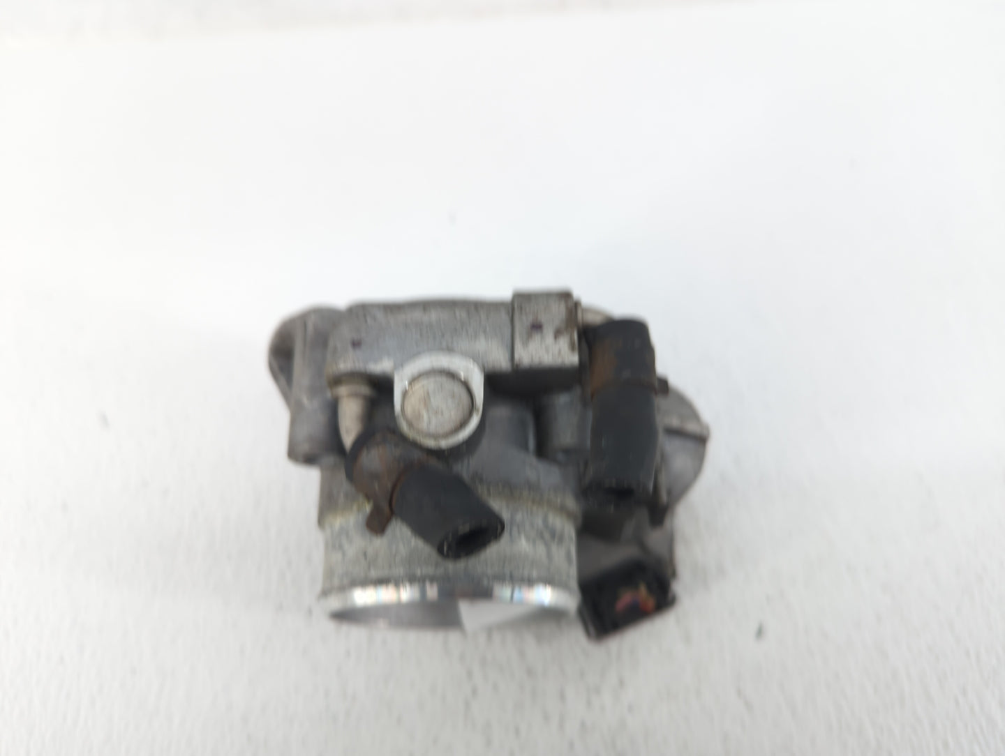 2010-2013 Hyundai Tucson Throttle Body P/N:35100-25400 Fits Fits 2006 2007 2008 2009 2010 2011 2012 2013 OEM Used Auto Parts