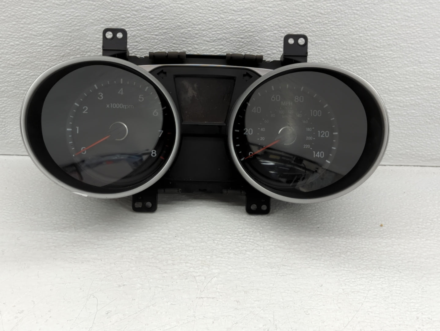 2010-2013 Hyundai Tucson Instrument Cluster Speedometer Gauges P/N:94001-2S585 Fits Fits 2010 2011 2012 2013 OEM Used Auto P