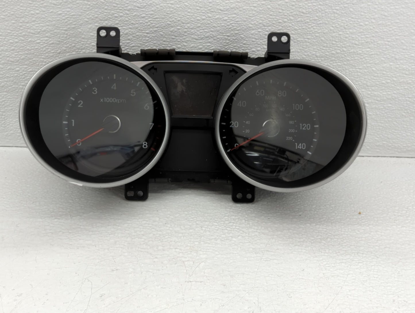 2010-2013 Hyundai Tucson Instrument Cluster Speedometer Gauges P/N:94001-2S585 Fits Fits 2010 2011 2012 2013 OEM Used Auto P