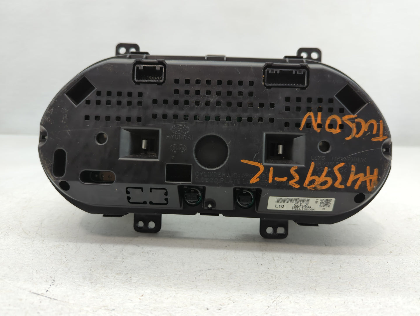 2010-2013 Hyundai Tucson Instrument Cluster Speedometer Gauges P/N:94001-2S585 Fits Fits 2010 2011 2012 2013 OEM Used Auto P