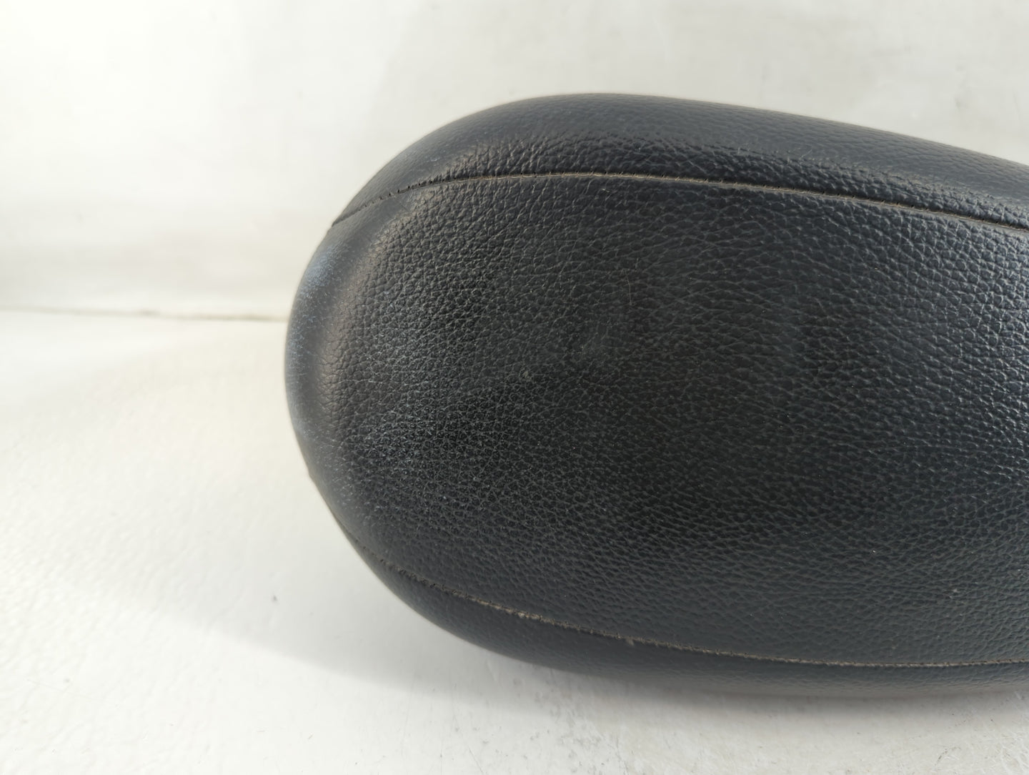 2012-2017 Hyundai Veloster Center Console Armrest Cover Lid Fits Fits 2012 2013 2014 2015 2016 2017 OEM Used Auto Parts - Oe