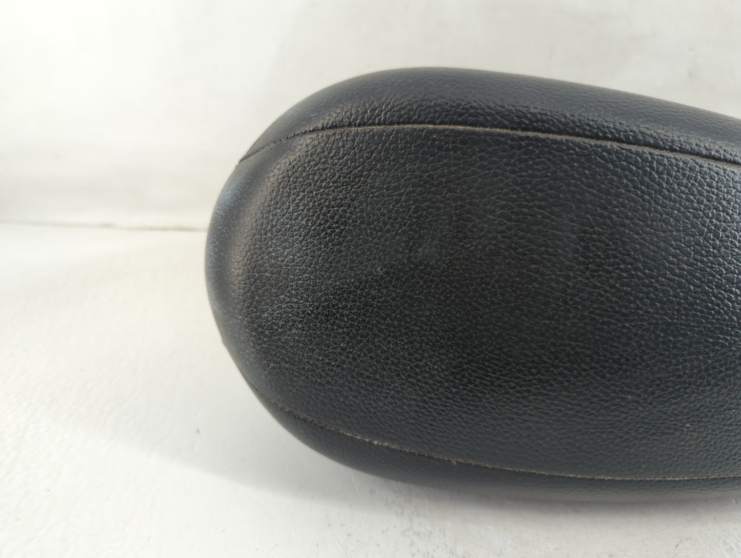2012-2017 Hyundai Veloster Center Console Armrest Cover Lid Fits Fits 2012 2013 2014 2015 2016 2017 OEM Used Auto Parts - Oe