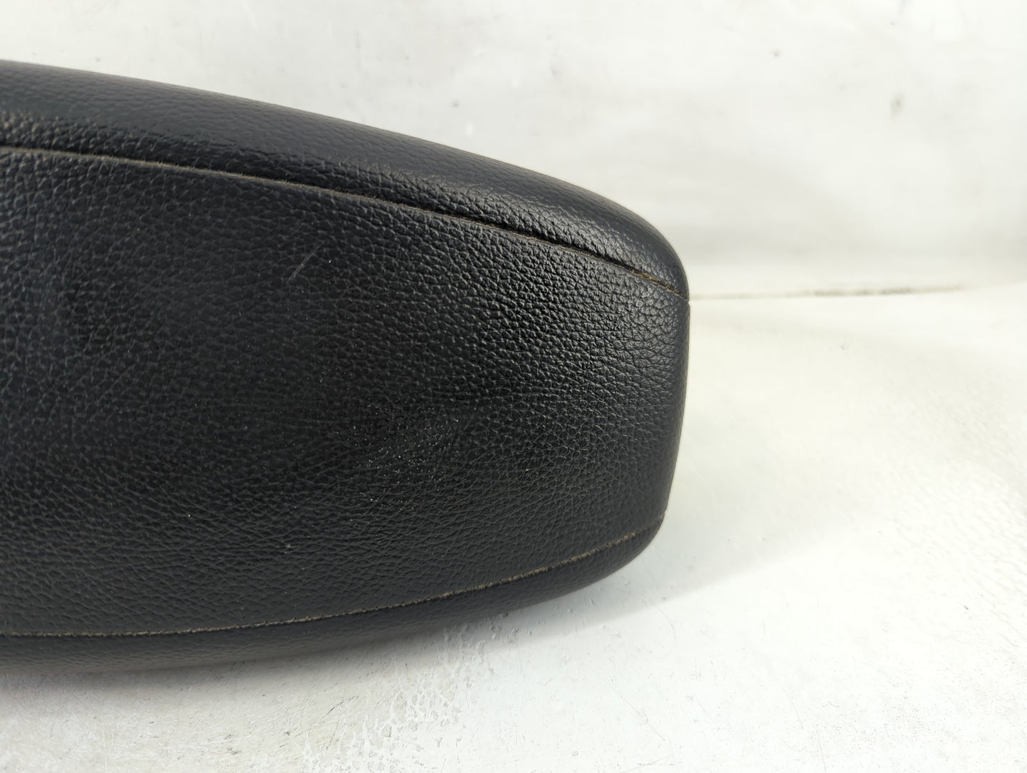 2012-2017 Hyundai Veloster Center Console Armrest Cover Lid Fits Fits 2012 2013 2014 2015 2016 2017 OEM Used Auto Parts - Oe