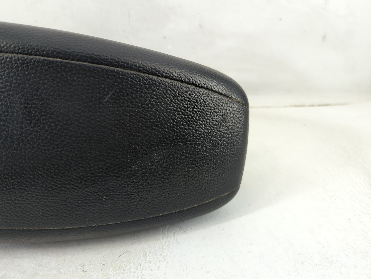 2012-2017 Hyundai Veloster Center Console Armrest Cover Lid Fits Fits 2012 2013 2014 2015 2016 2017 OEM Used Auto Parts - Oe