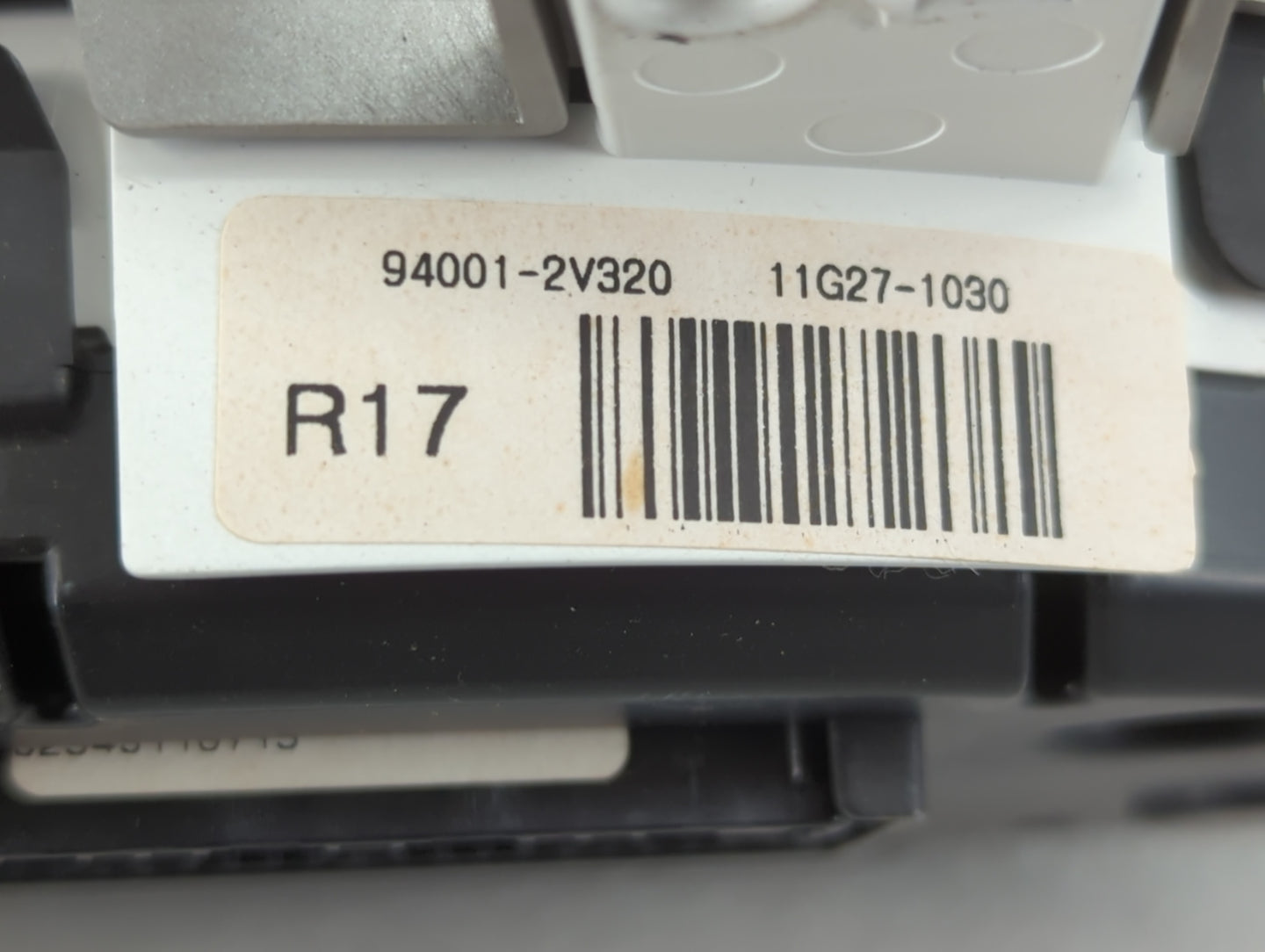 2012-2015 Hyundai Veloster Instrument Cluster Speedometer Gauges P/N:94001-2V320 Fits Fits 2012 2013 2014 2015 OEM Used Auto