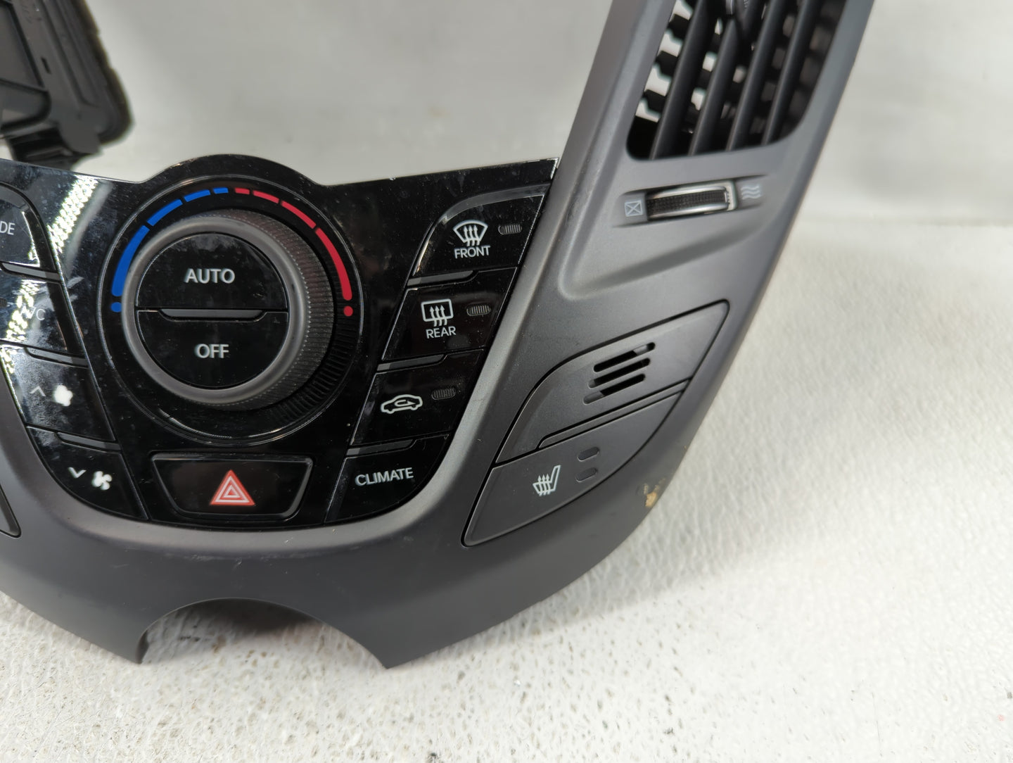 2012-2017 Hyundai Veloster Climate Control Module Temperature AC/Heater Replacement P/N:97250-2V530 Fits OEM Used Auto Parts