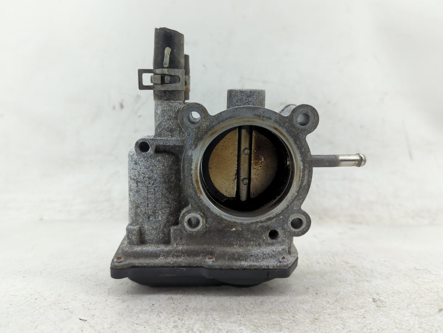 2012-2017 Hyundai Veloster Throttle Body P/N:35100-2B300 Fits Fits 2012 2013 2014 2015 2016 2017 2018 2019 OEM Used Auto Par