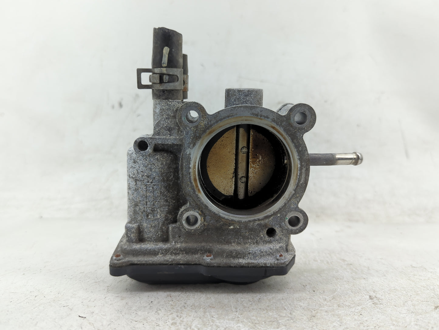 2012-2017 Hyundai Veloster Throttle Body P/N:35100-2B300 Fits Fits 2012 2013 2014 2015 2016 2017 2018 2019 OEM Used Auto Par