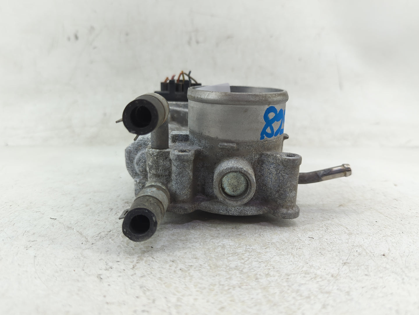 2012-2017 Hyundai Veloster Throttle Body P/N:35100-2B300 Fits Fits 2012 2013 2014 2015 2016 2017 2018 2019 OEM Used Auto Par