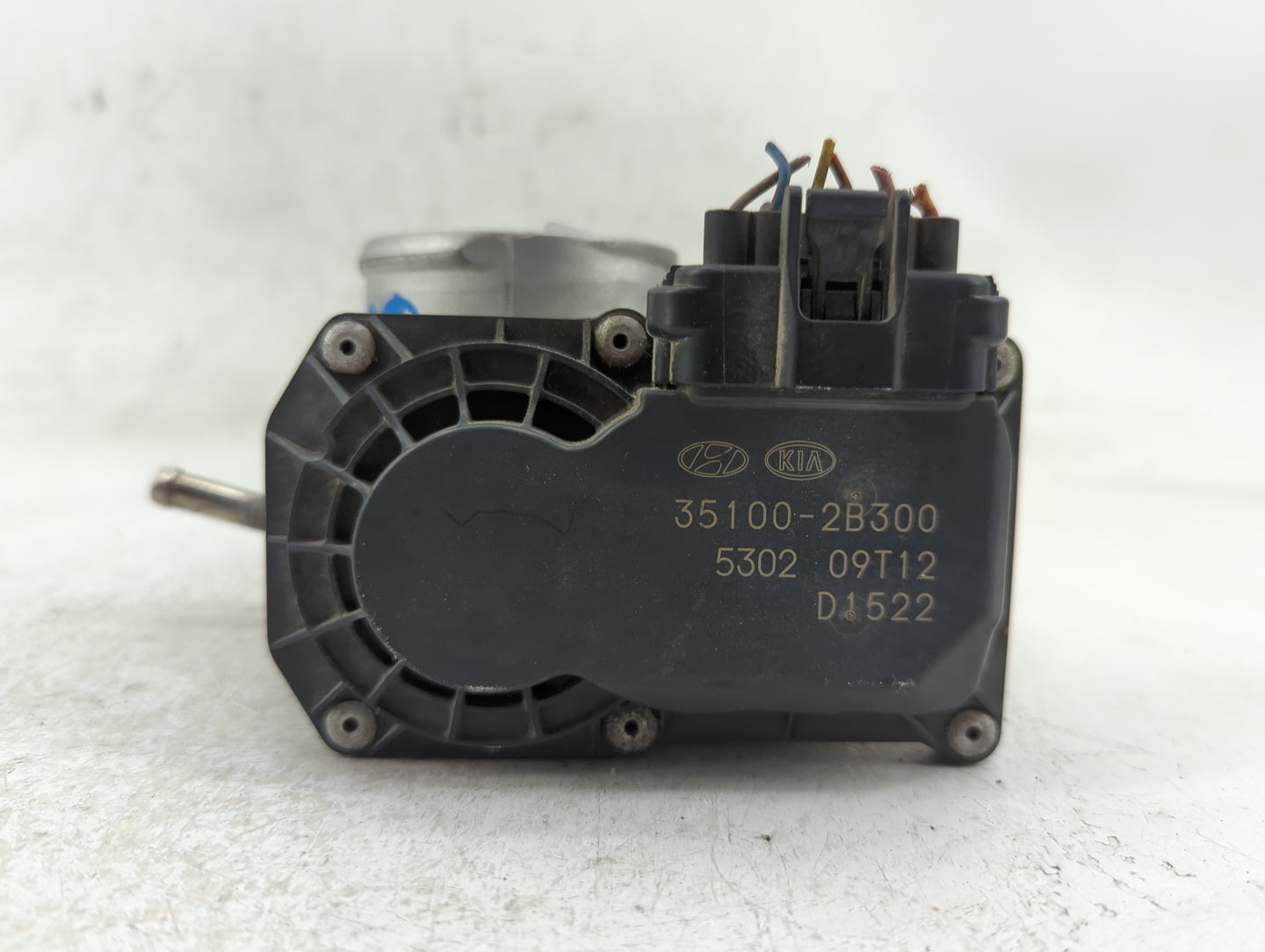 2012-2017 Hyundai Veloster Throttle Body P/N:35100-2B300 Fits Fits 2012 2013 2014 2015 2016 2017 2018 2019 OEM Used Auto Par