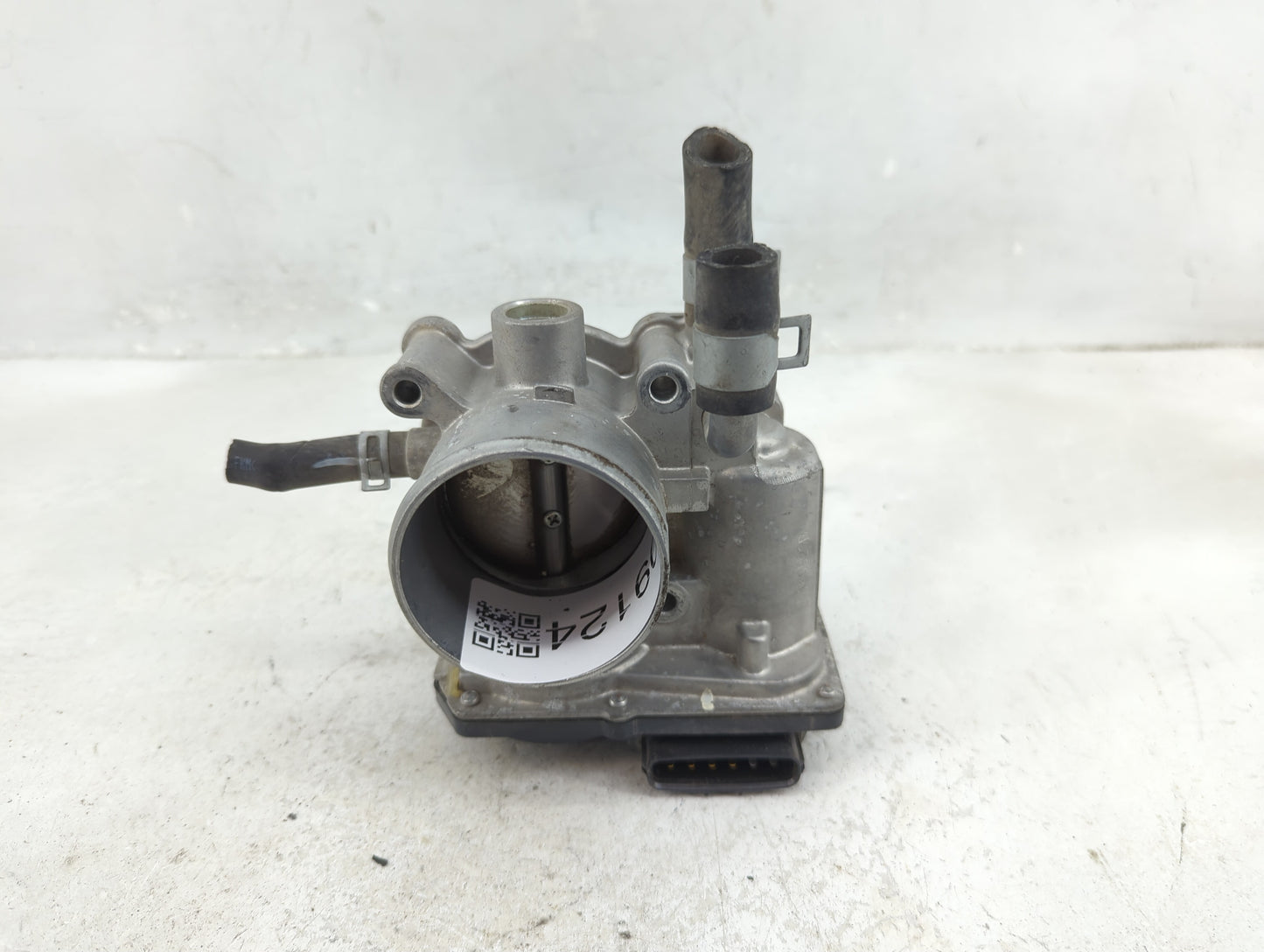 2012-2017 Hyundai Veloster Throttle Body P/N:35100-2B300 Fits Fits 2012 2013 2014 2015 2016 2017 2018 2019 OEM Used Auto Par