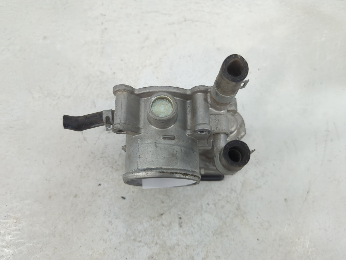 2012-2017 Hyundai Veloster Throttle Body P/N:35100-2B300 Fits Fits 2012 2013 2014 2015 2016 2017 2018 2019 OEM Used Auto Par