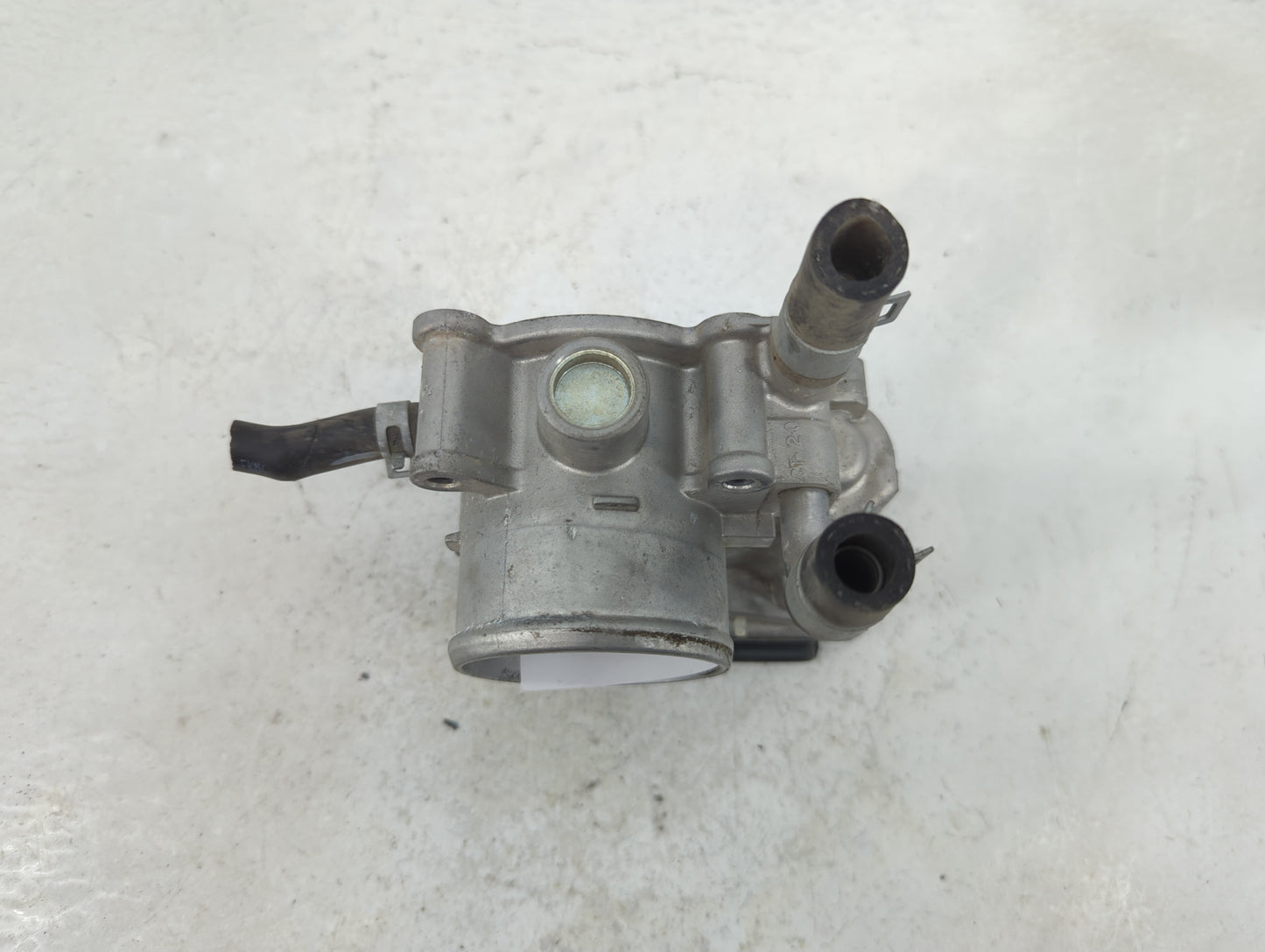 2012-2017 Hyundai Veloster Throttle Body P/N:35100-2B300 Fits Fits 2012 2013 2014 2015 2016 2017 2018 2019 OEM Used Auto Par