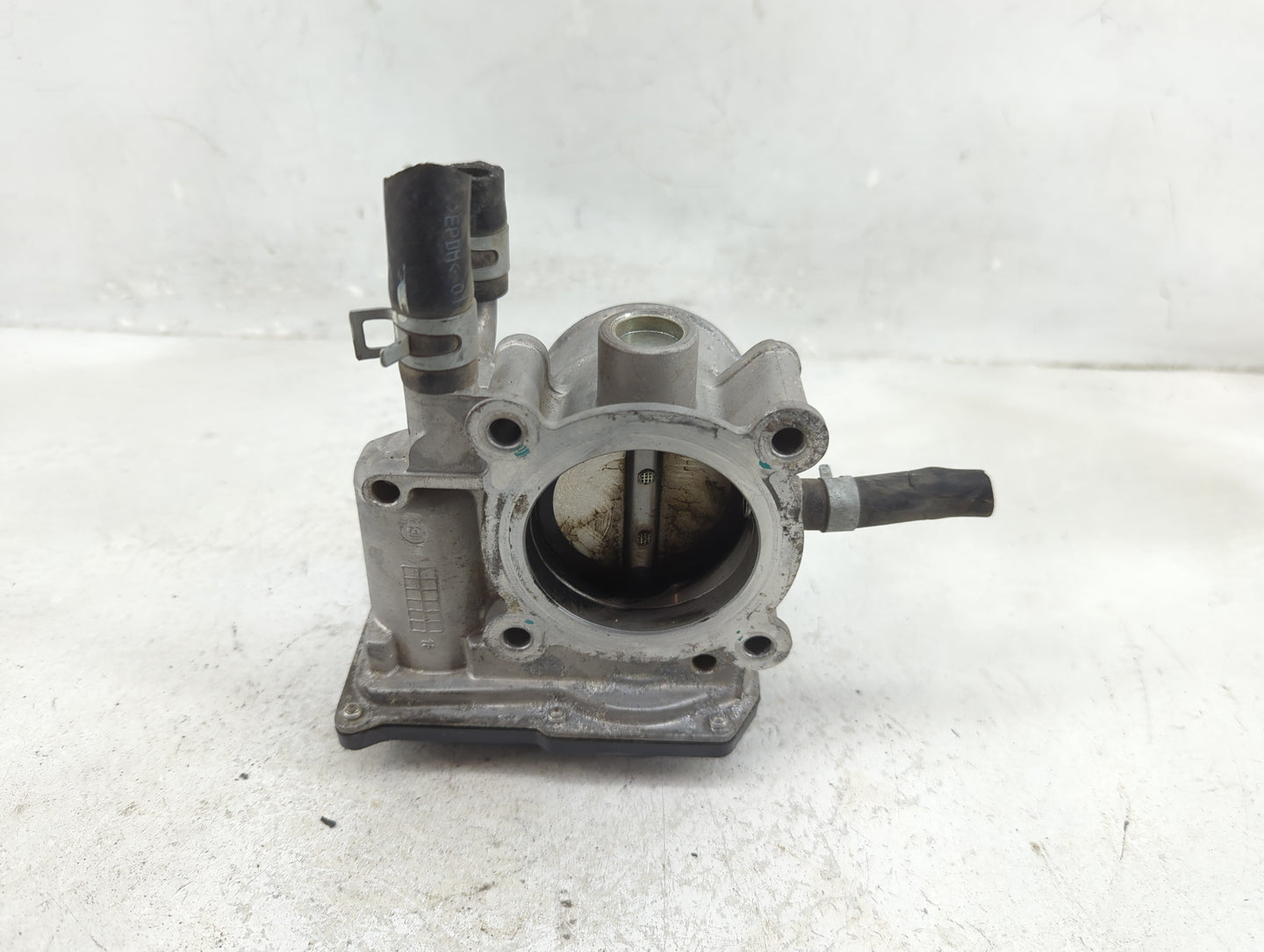 2012-2017 Hyundai Veloster Throttle Body P/N:35100-2B300 Fits Fits 2012 2013 2014 2015 2016 2017 2018 2019 OEM Used Auto Par