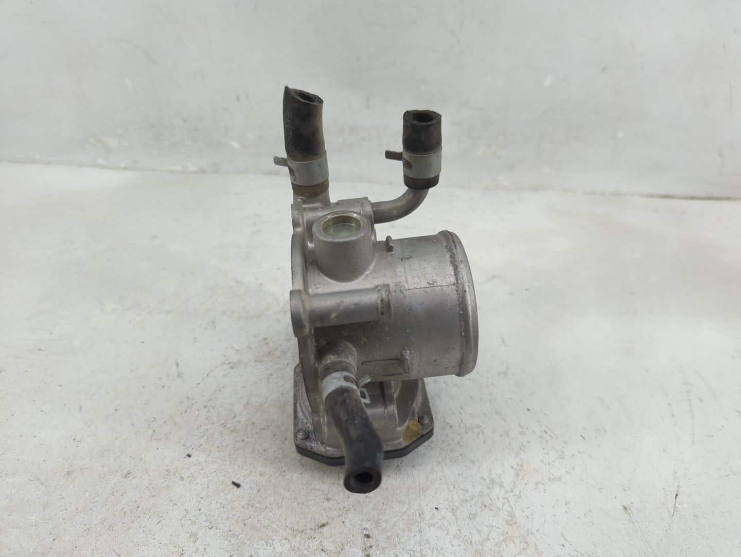 2012-2017 Hyundai Veloster Throttle Body P/N:35100-2B300 Fits Fits 2012 2013 2014 2015 2016 2017 2018 2019 OEM Used Auto Par