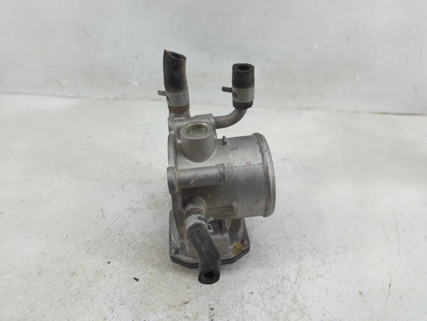 2012-2017 Hyundai Veloster Throttle Body P/N:35100-2B300 Fits Fits 2012 2013 2014 2015 2016 2017 2018 2019 OEM Used Auto Par