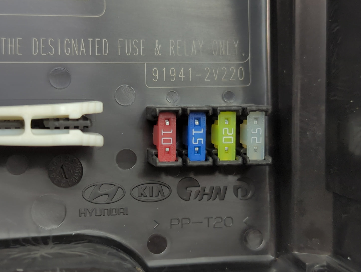 2012-2014 Hyundai Veloster Fusebox Fuse Box Panel Relay Module P/N:91941-2V220 Fits Fits 2012 2013 2014 OEM Used Auto Parts 