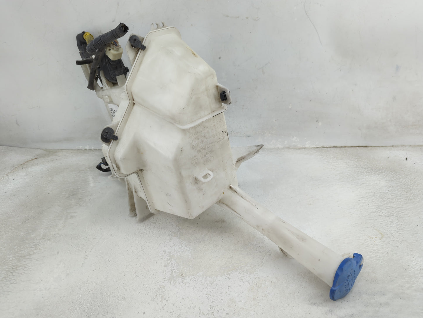 2012-2013 Hyundai Veloster Windshield Washer Fluid Reservoir Bottle Oem 1459499 - Oemusedautoparts1.com